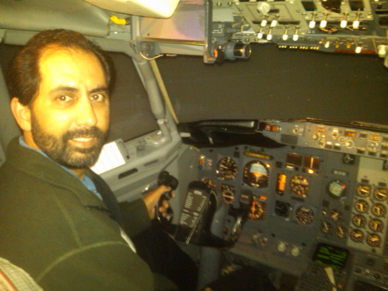 adam in a 737-300.jpg